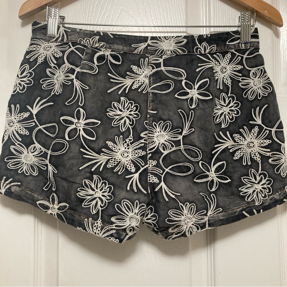 Anthropologie Mur Mur 100% Cotton Gray & White Shorts Sz. S Embroidered floral - Picture 11 of 16